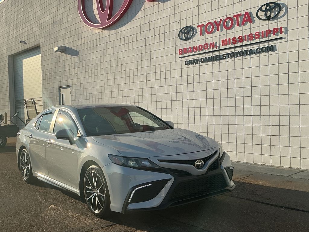 2022 Toyota Camry SE photo 3