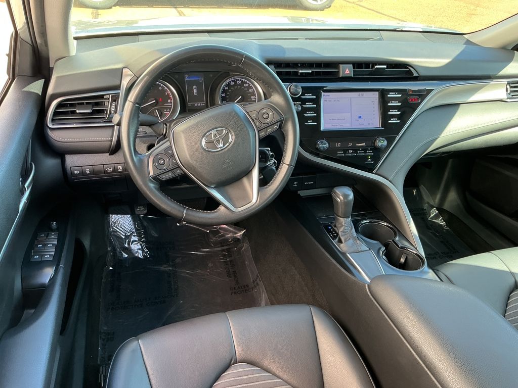 2019 Toyota Camry SE photo 2