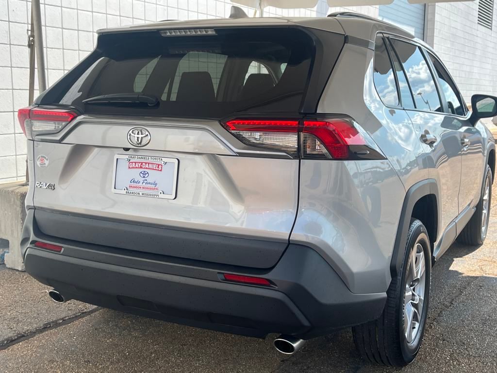 2023 Toyota RAV4 XLE photo 4