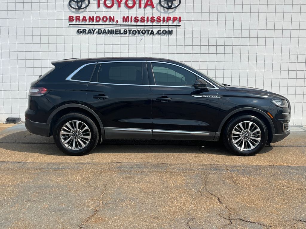 2020 Lincoln Nautilus Standard photo 3