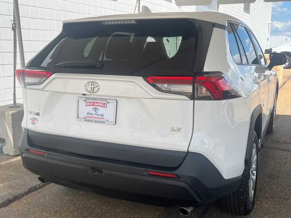 2023 Toyota RAV4 LE photo 4