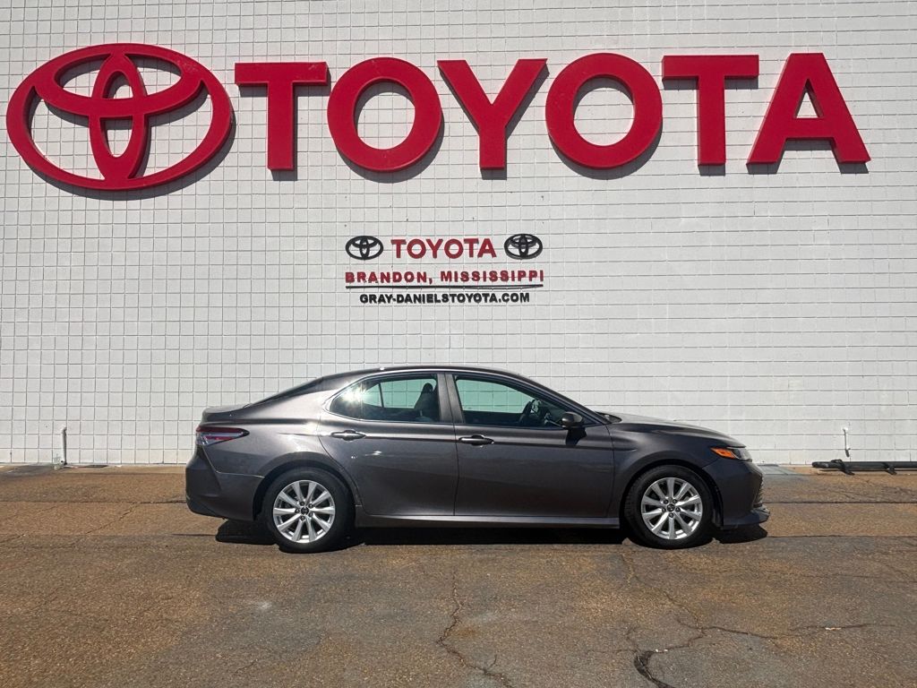 2018 Toyota Camry LE photo 4