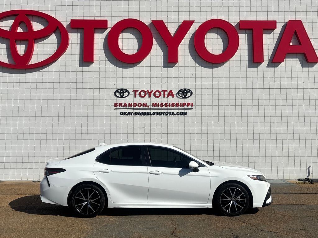 2023 Toyota Camry SE photo 4