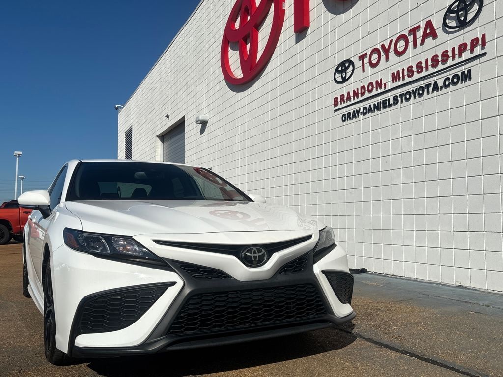 2023 Toyota Camry SE photo 3
