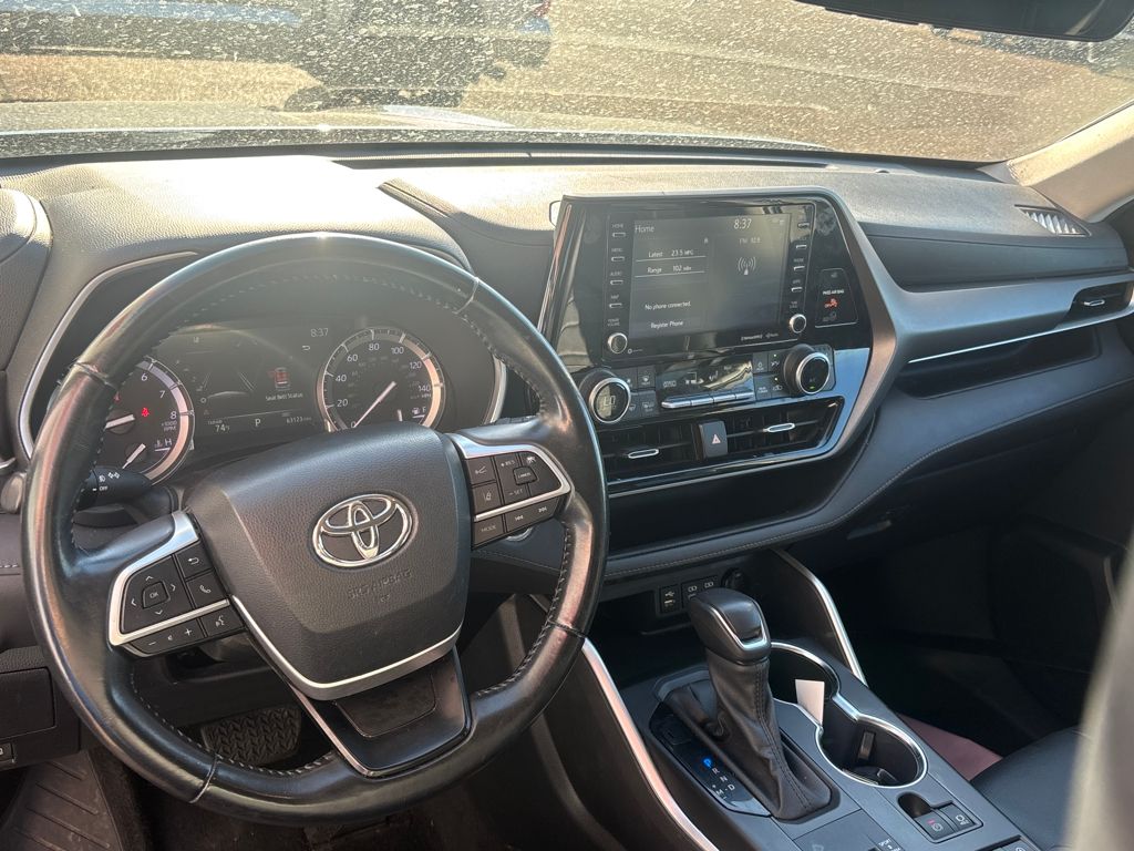 2022 Toyota Highlander XLE photo 2