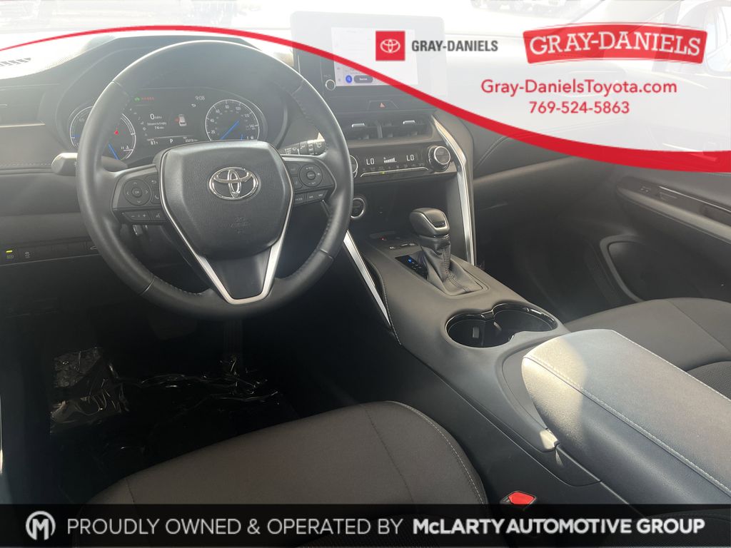 2024 Toyota Venza LE photo 2