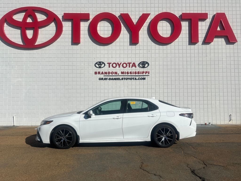 Used 2023 Toyota Camry SE Sedan