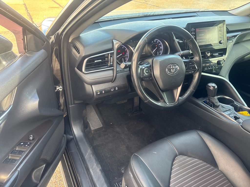2022 Toyota Camry SE photo 2