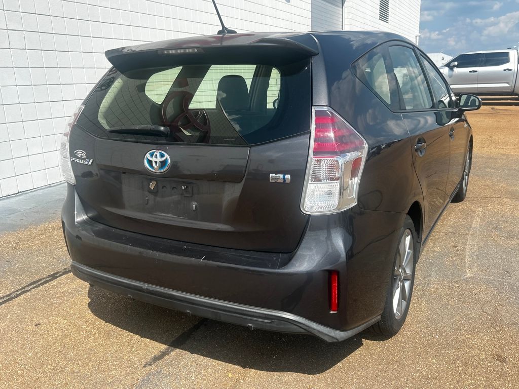2016 Toyota Prius V Five photo 4