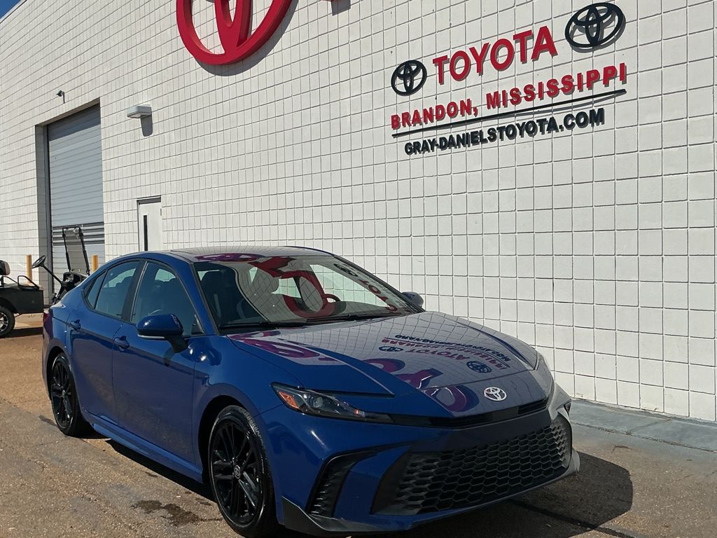 2025 Toyota Camry SE photo 3
