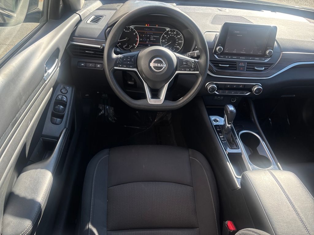 2024 Nissan Altima 2.5 SV photo 2