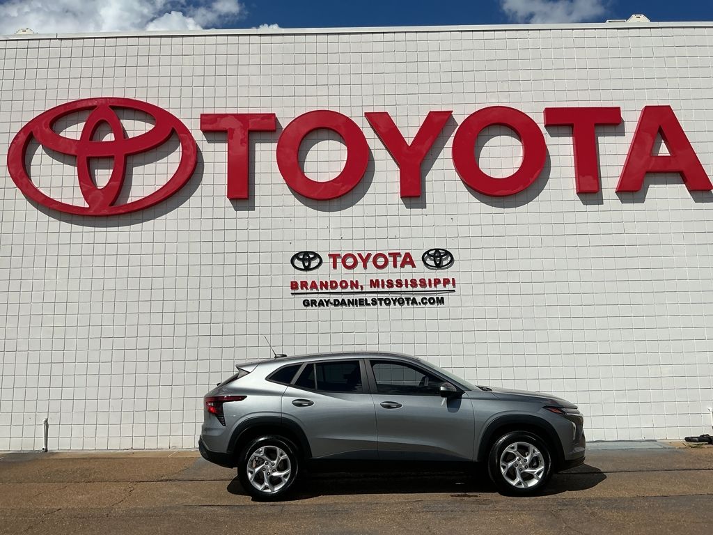 2024 Chevrolet Trax LS photo 4