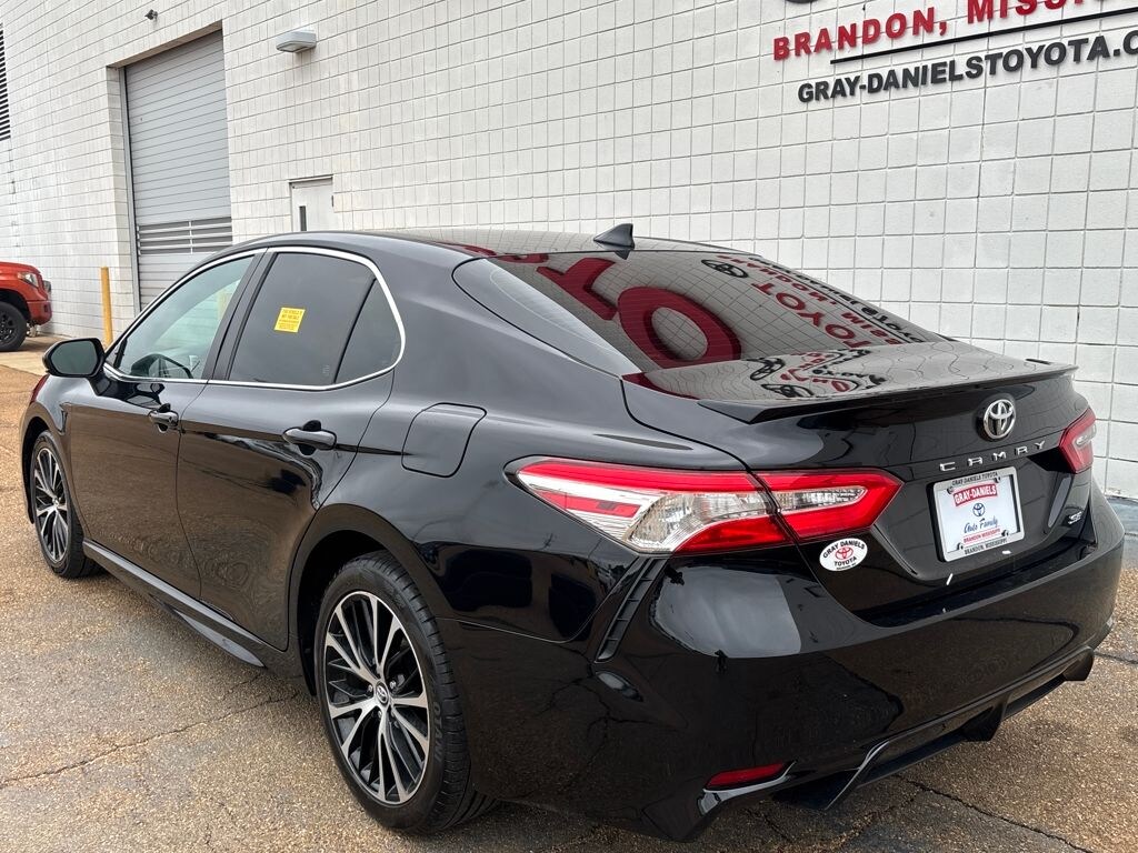 Used 2020 Toyota Camry SE Sedan