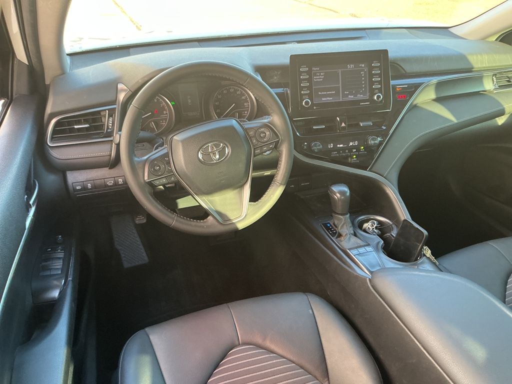2022 Toyota Camry SE photo 2