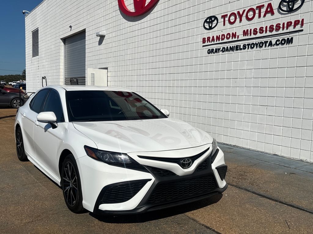 2023 Toyota Camry SE photo 3