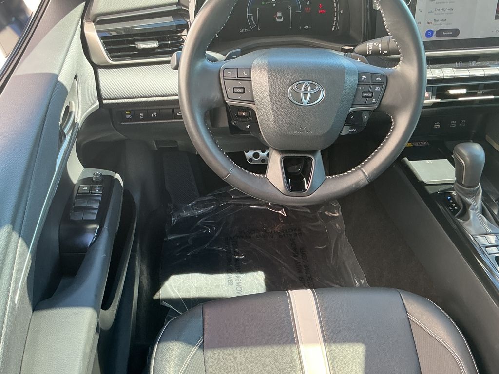2025 Toyota Camry SE photo 2
