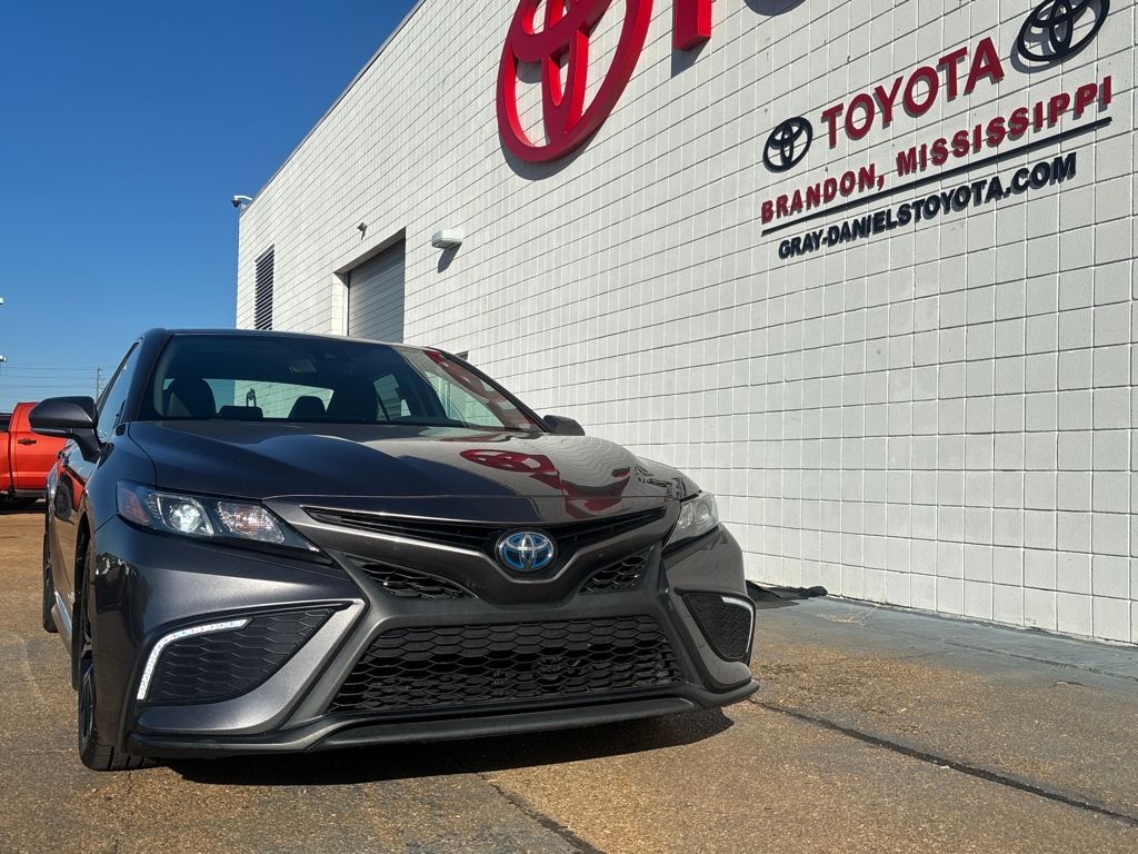 2022 Toyota Camry Hybrid SE photo 3