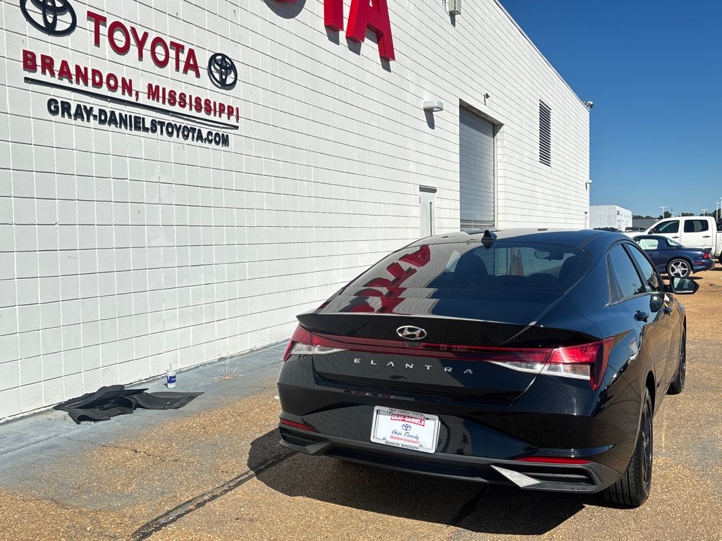 2022 Hyundai Elantra SEL photo 4