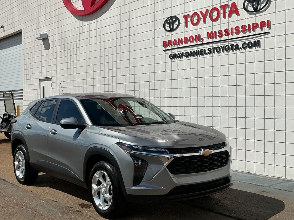 2024 Chevrolet Trax LS photo 3