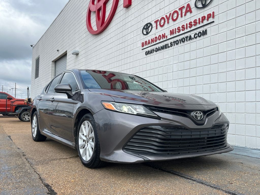 2020 Toyota Camry LE photo 3