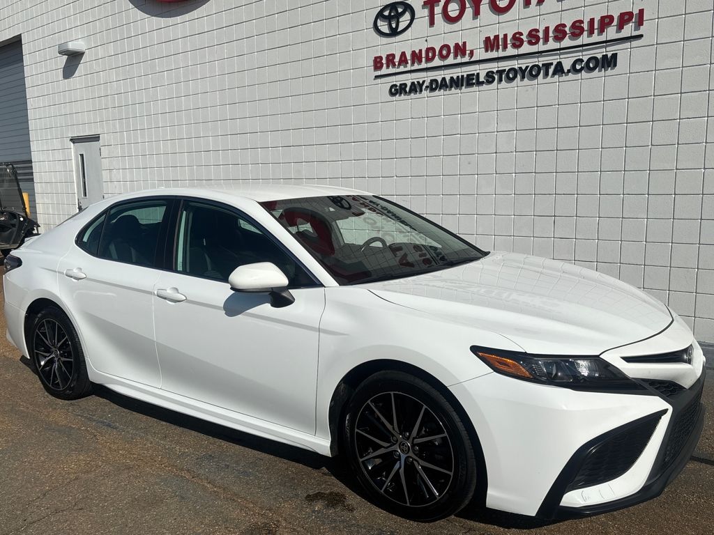2021 Toyota Camry SE photo 3