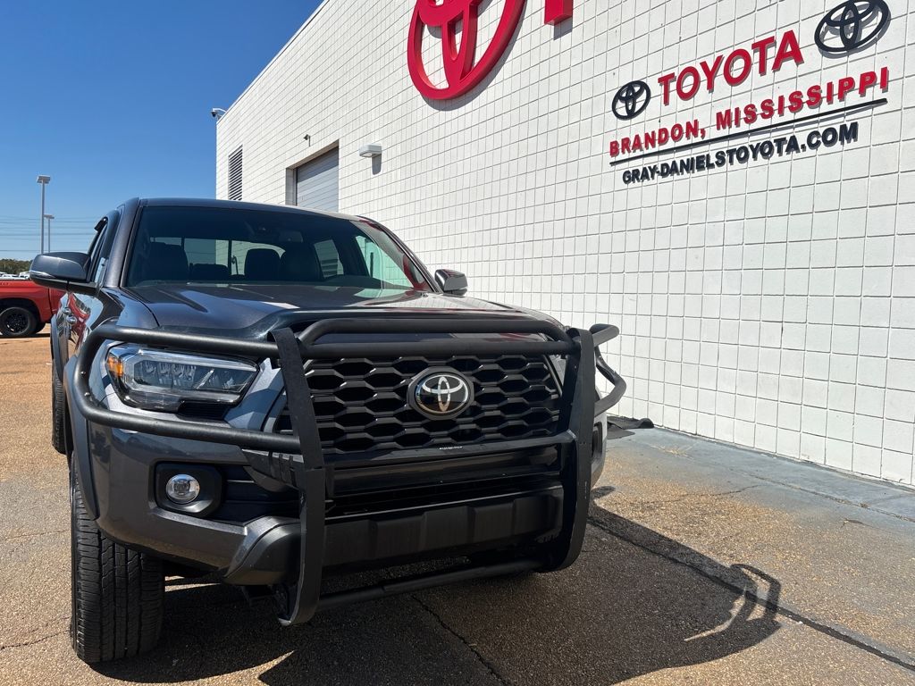 2021 Toyota Tacoma TRD Off-Road V6 photo 2