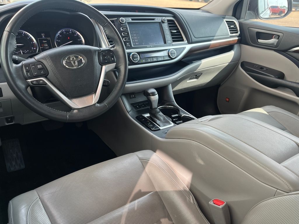 2015 Toyota Highlander Limited photo 2