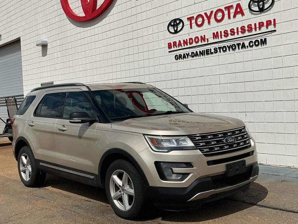 2017 Ford Explorer XLT photo 3