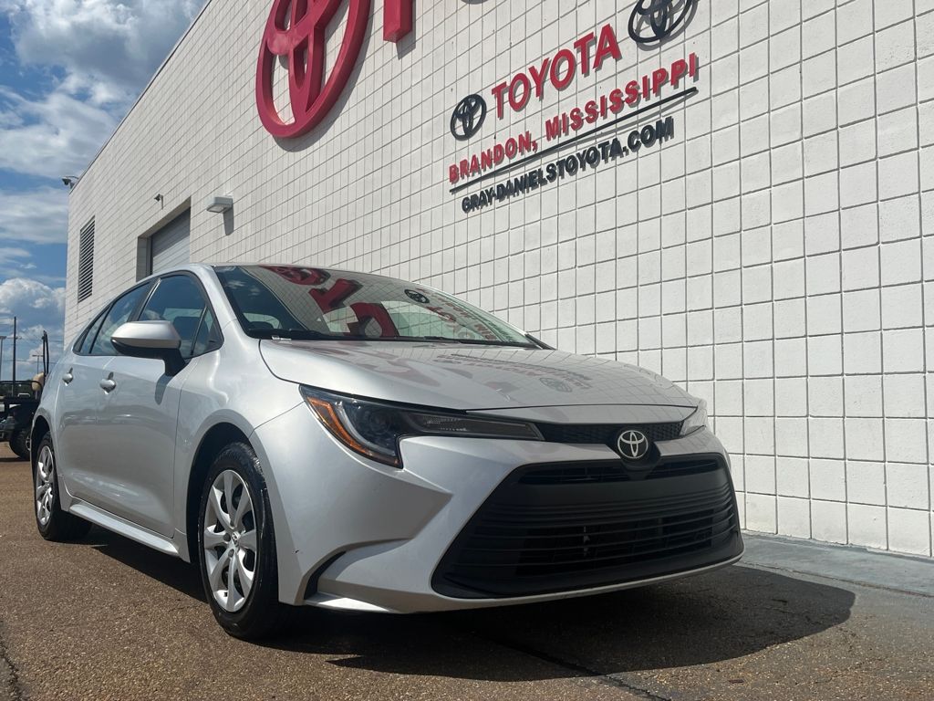 2023 Toyota Corolla LE photo 3