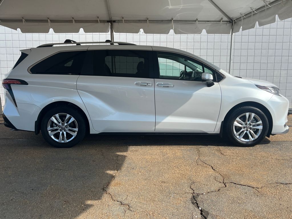 2024 Toyota Sienna Limited photo 2