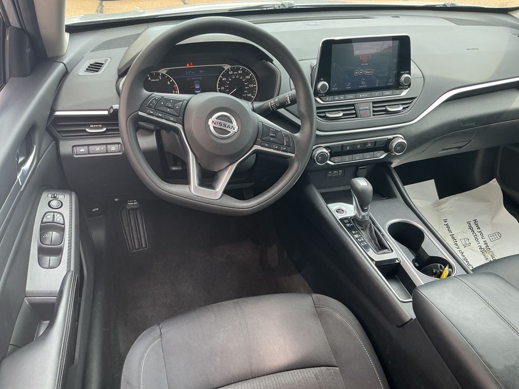 2022 Nissan Altima 2.5 SV photo 2