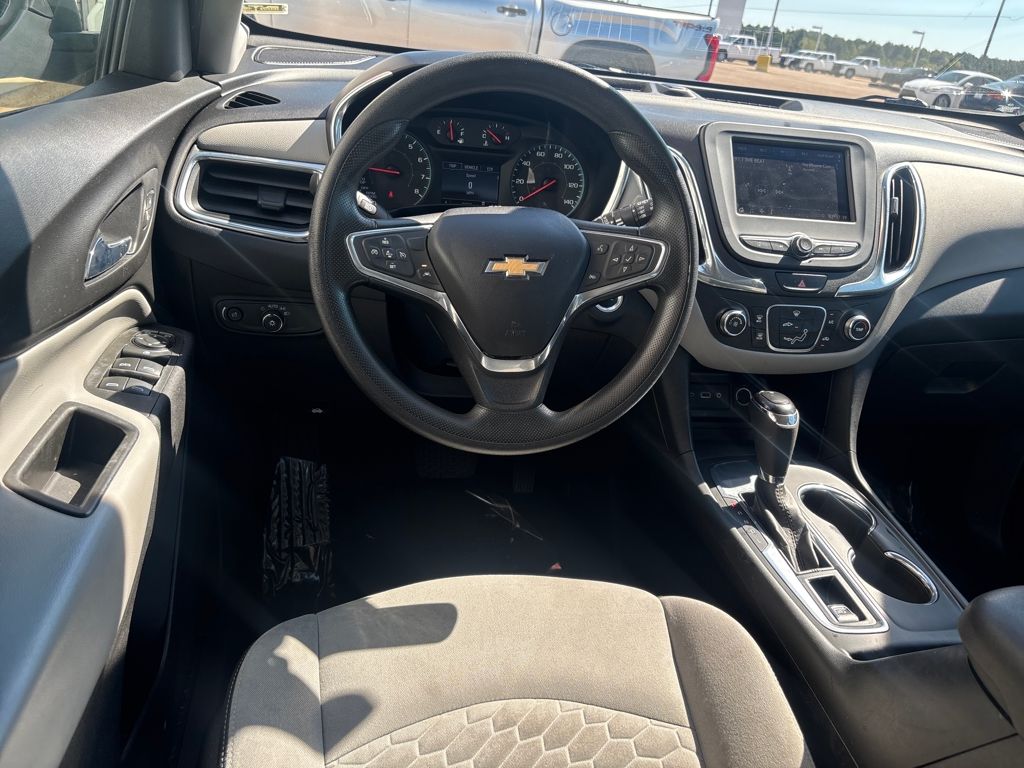 2020 Chevrolet Equinox LS photo 2