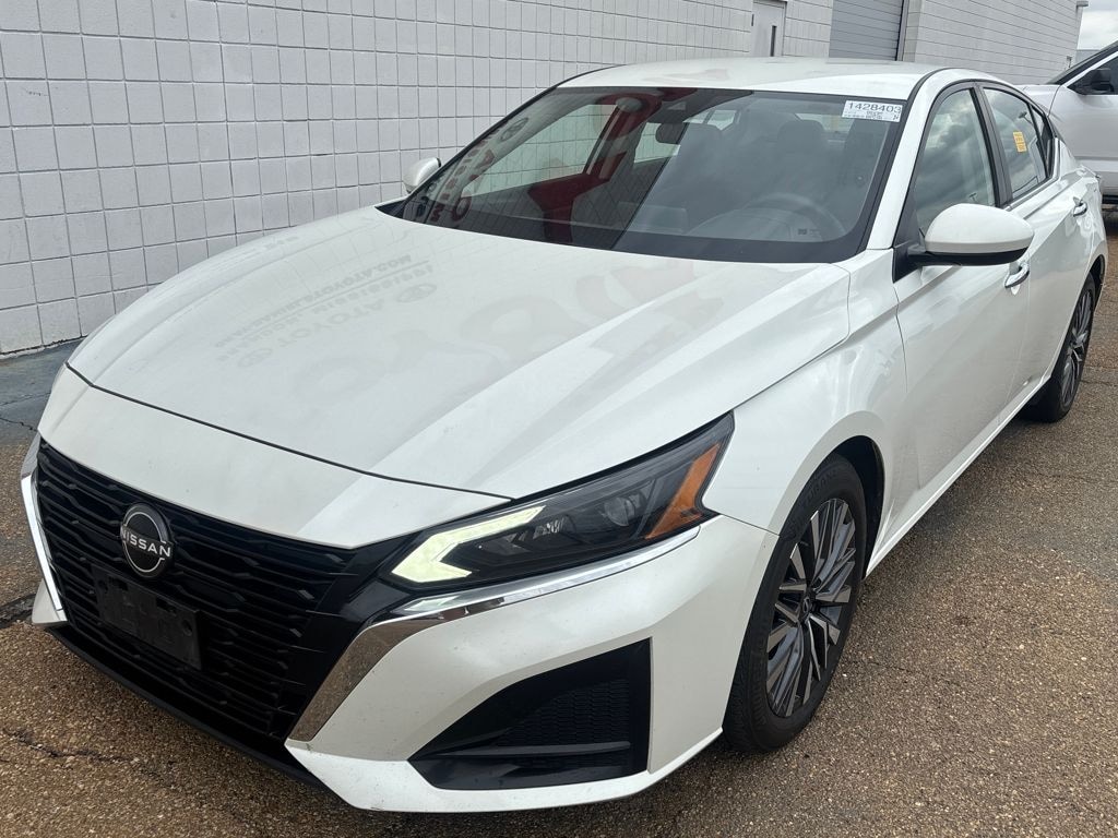Used 2023 Nissan Altima 2.5 SV Sedan