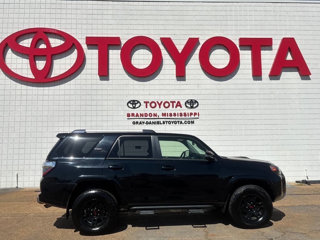 2018 Toyota 4Runner TRD Off-Road Premium photo 3