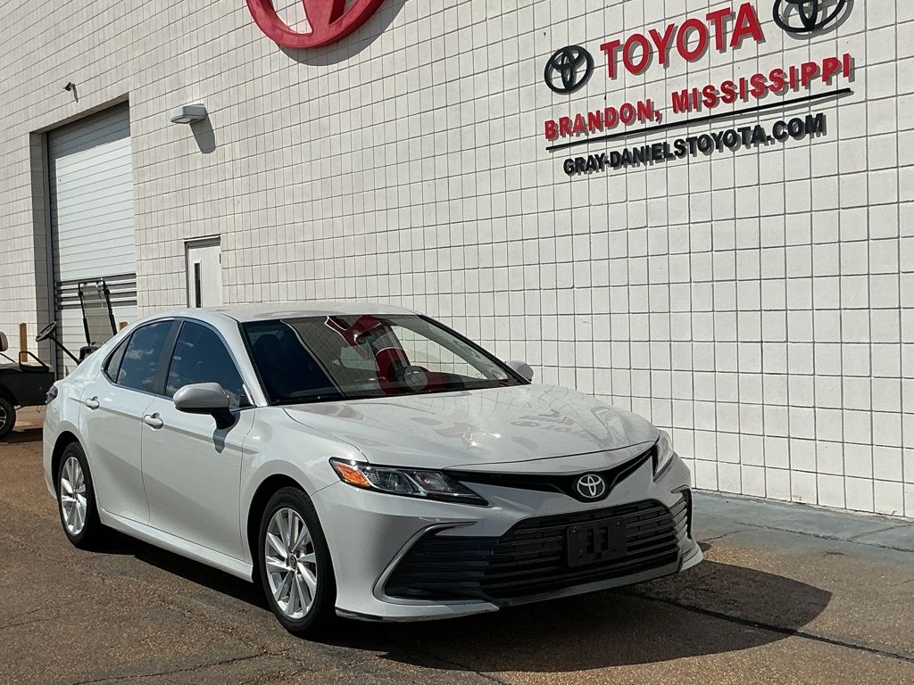 2022 Toyota Camry LE photo 3