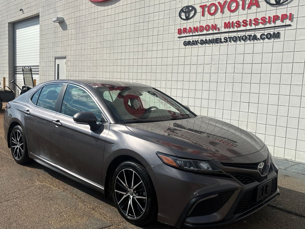 2023 Toyota Camry SE photo 3