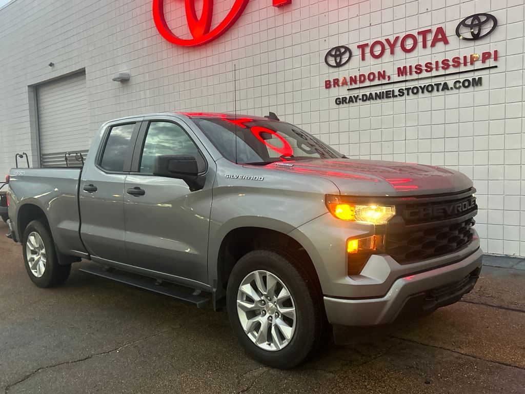 2024 Chevrolet Silverado 1500 Custom photo 3