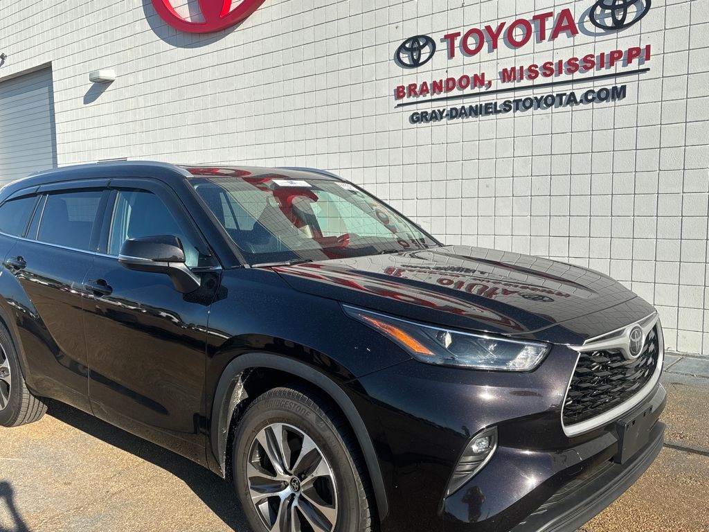 2022 Toyota Highlander XLE photo 3