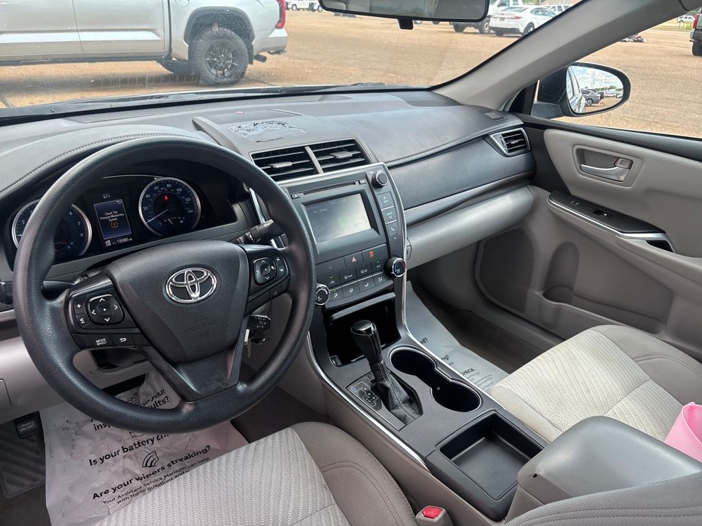 2017 Toyota Camry LE photo 2