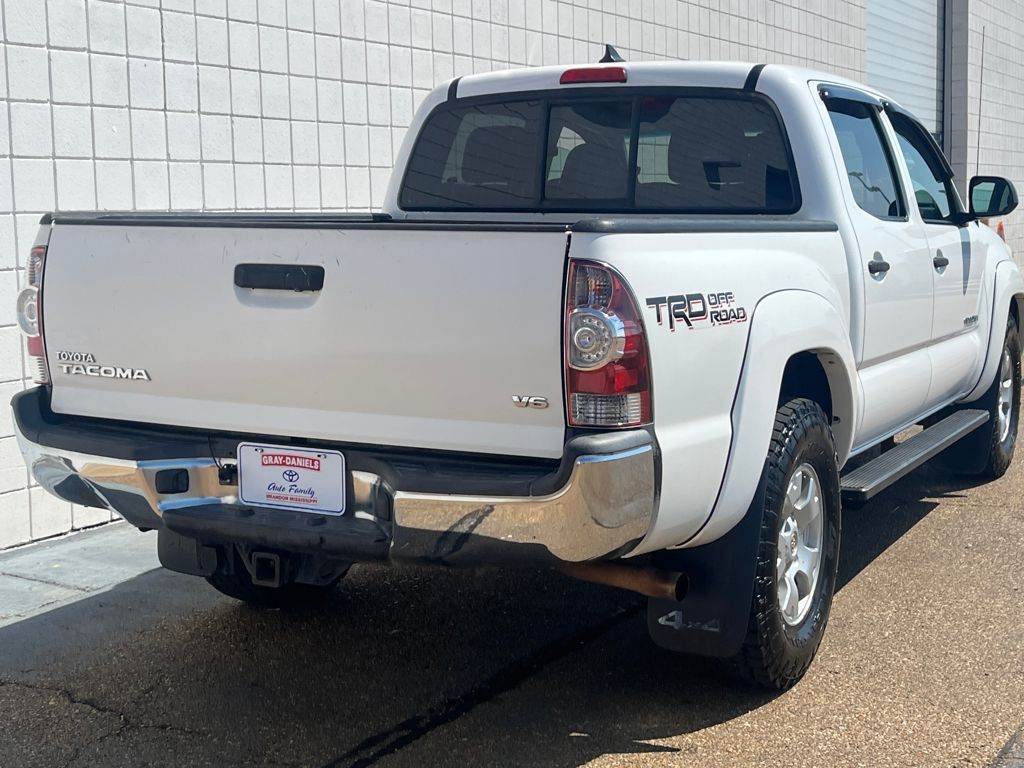 2015 Toyota Tacoma Base V6 photo 2