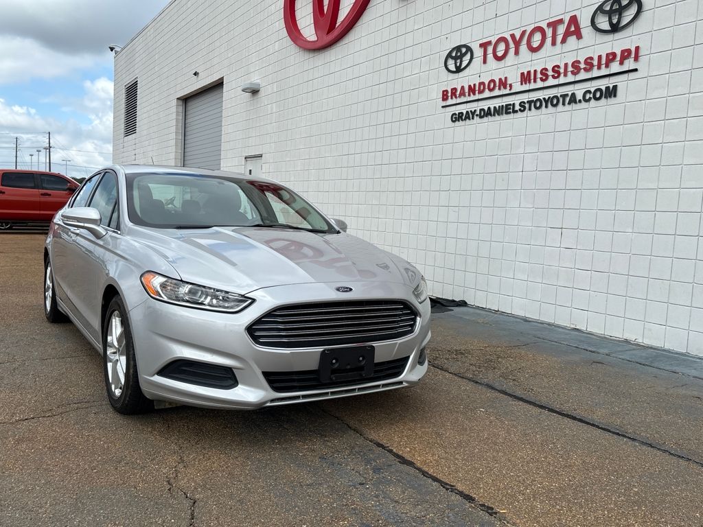 2016 Ford Fusion SE photo 3