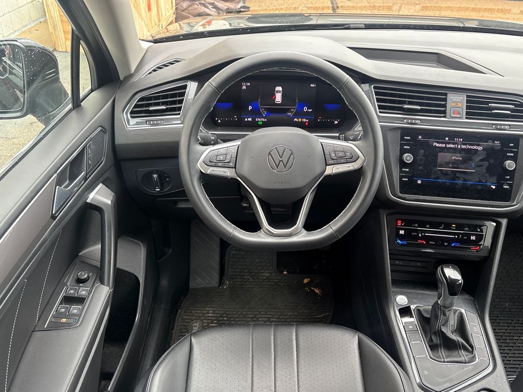 2023 Volkswagen Tiguan SE photo 2