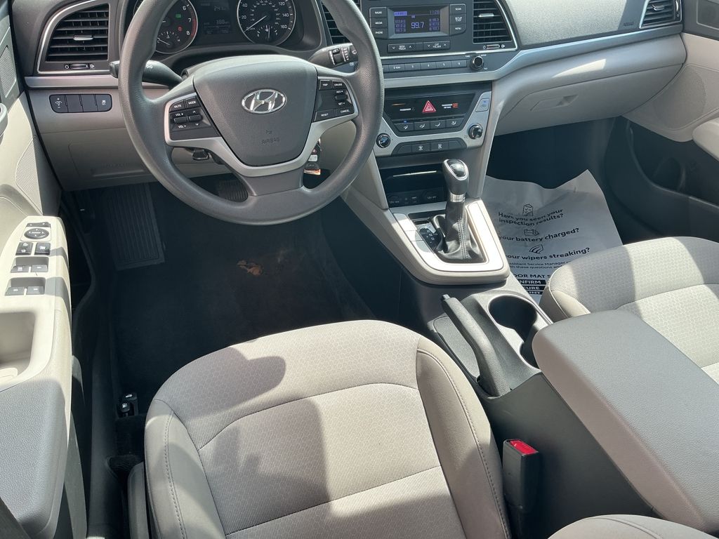 2017 Hyundai Elantra SE photo 2
