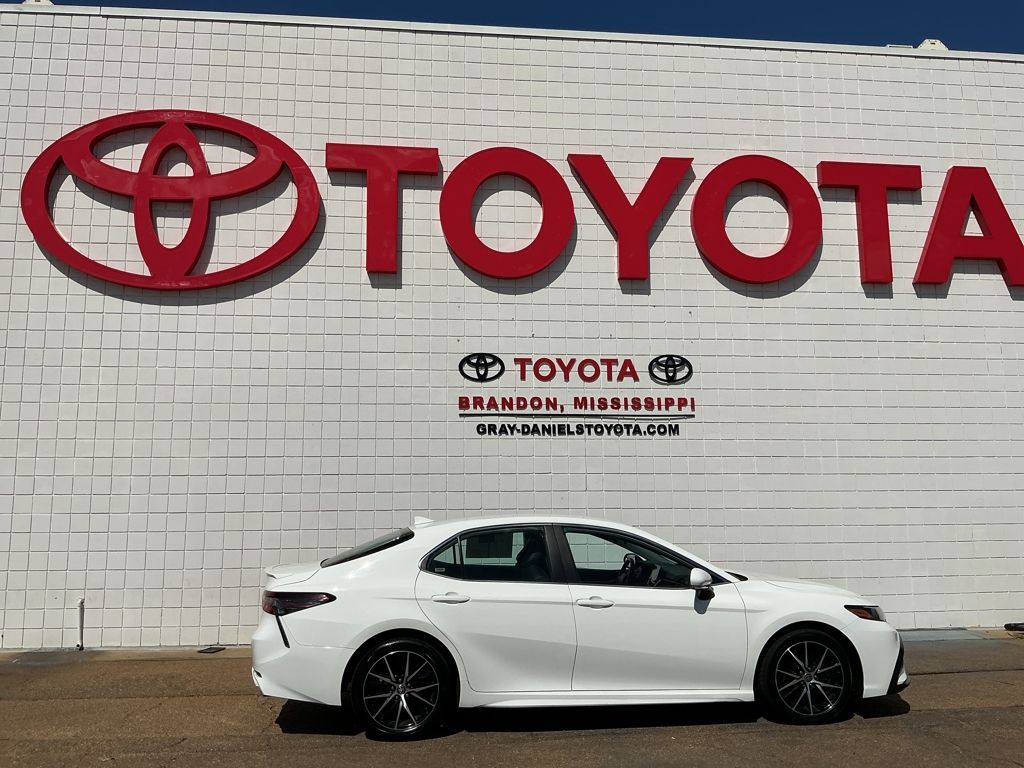 2024 Toyota Camry SE photo 4