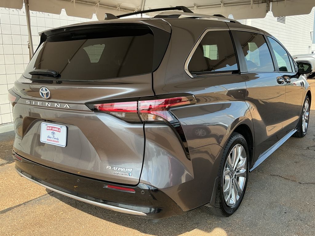 2024 Toyota Sienna Platinum photo 4