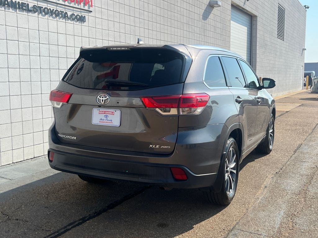 2017 Toyota Highlander XLE photo 3