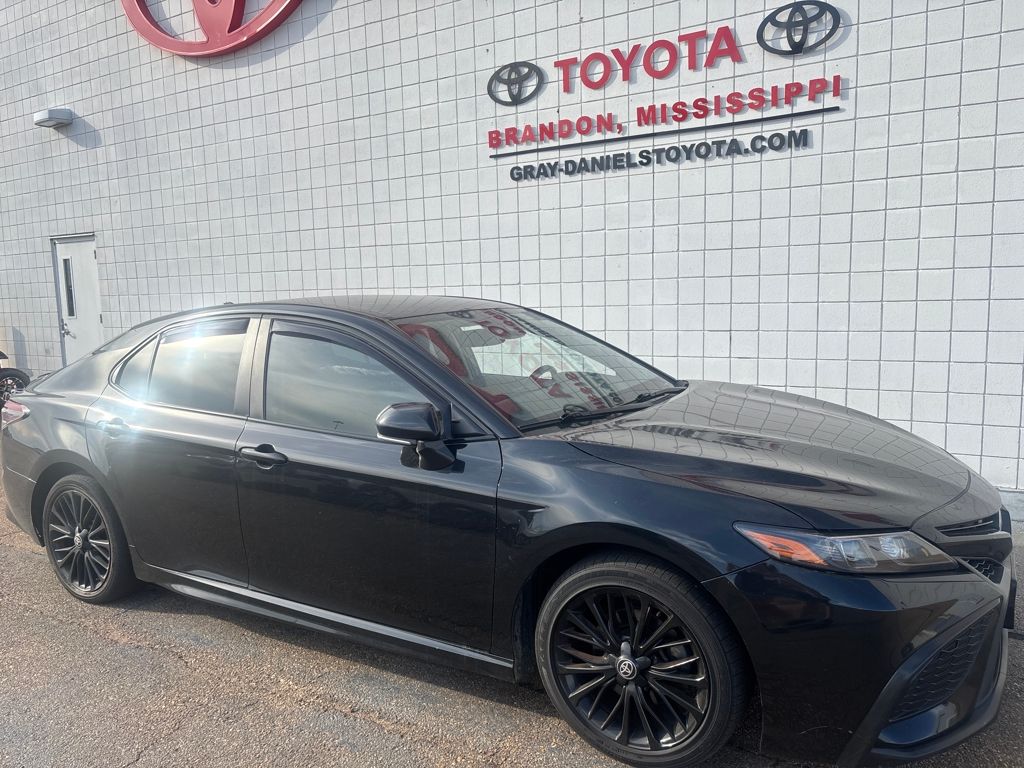 2022 Toyota Camry SE photo 3