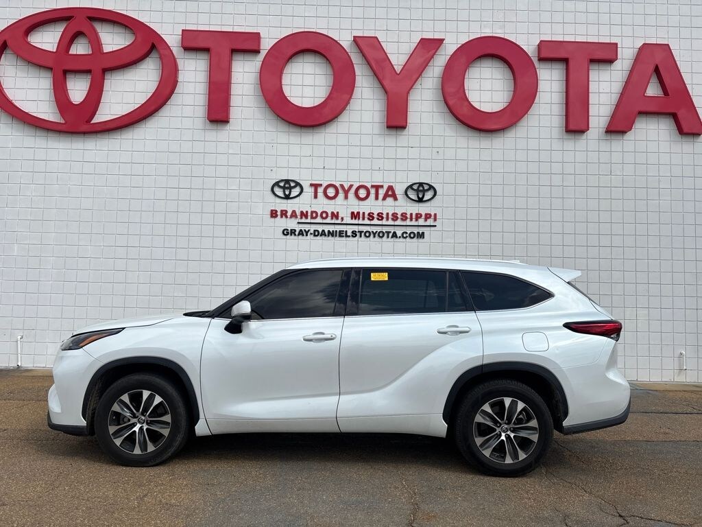 Used 2022 Toyota Highlander XLE SUV