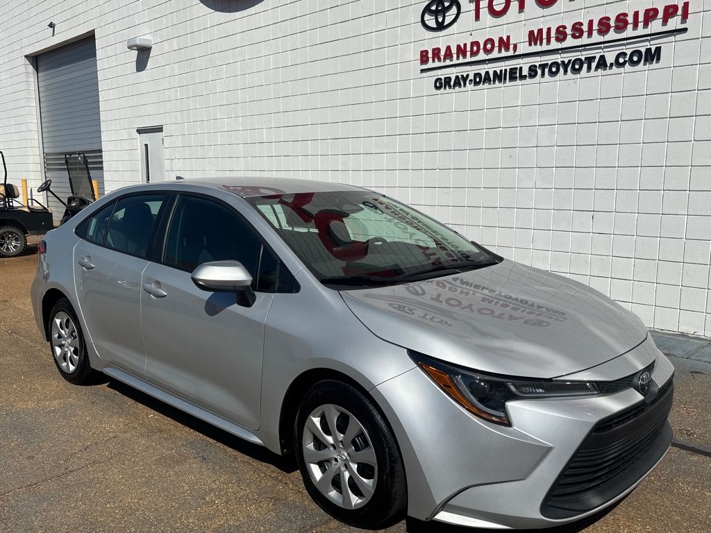 2023 Toyota Corolla LE photo 3