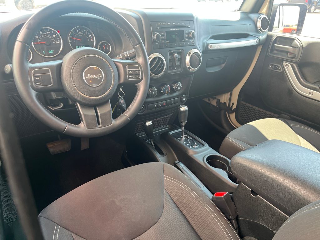 2017 Jeep Wrangler Unlimited Rubicon photo 2